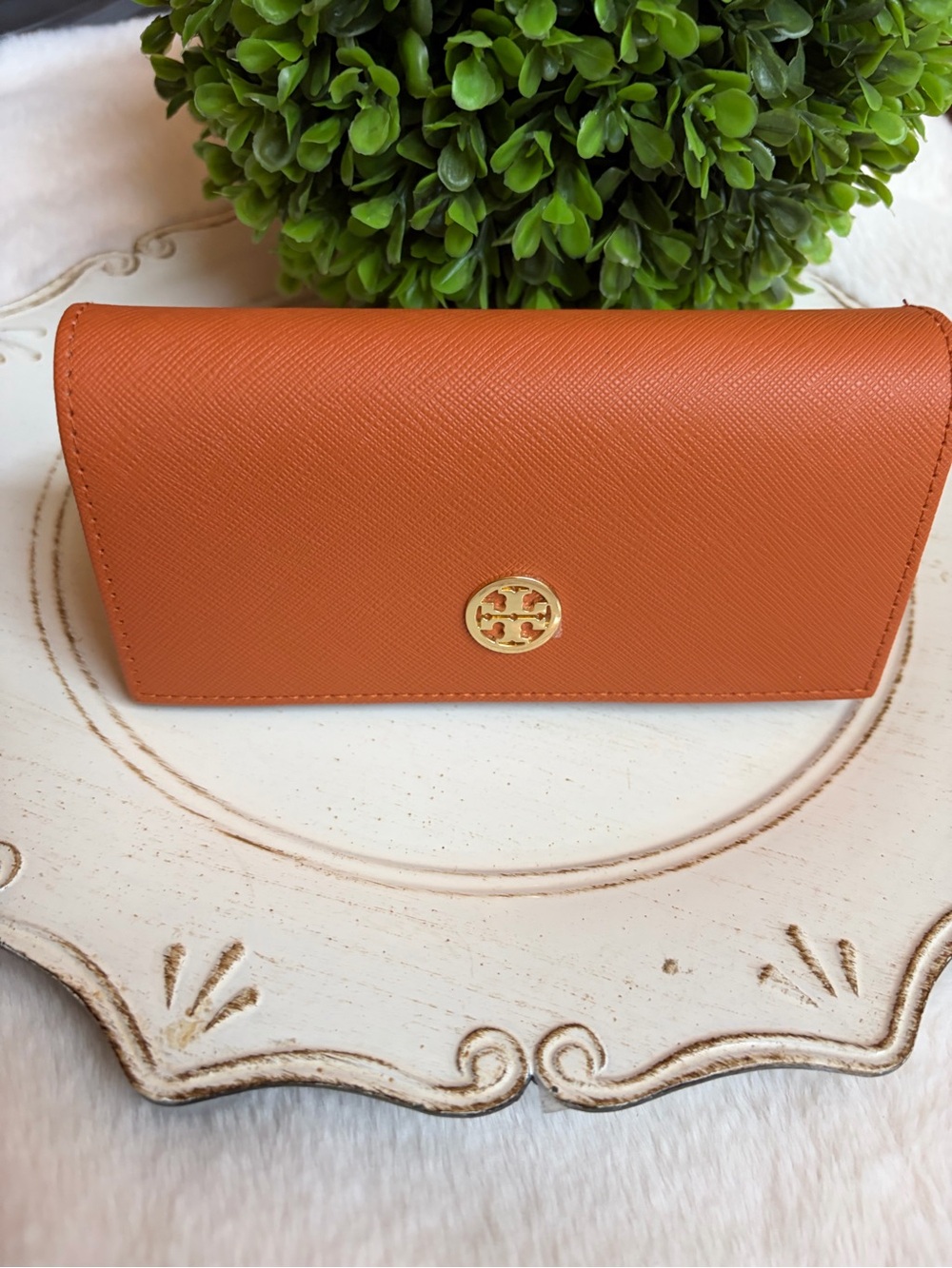 Tory Burch Orange sunglass case (no Sunnies)